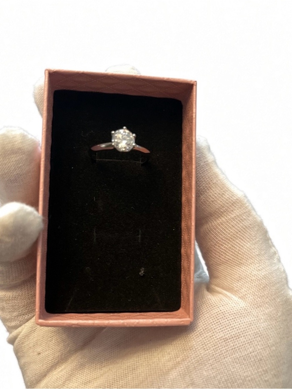 VVS1 Moissanite Engagement Ring